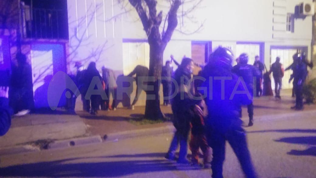 En la zona de Lamadrid y 1° Junta, los policías de la Brigada motorizada interceptaron al camión e identificaron a sus ocupantes