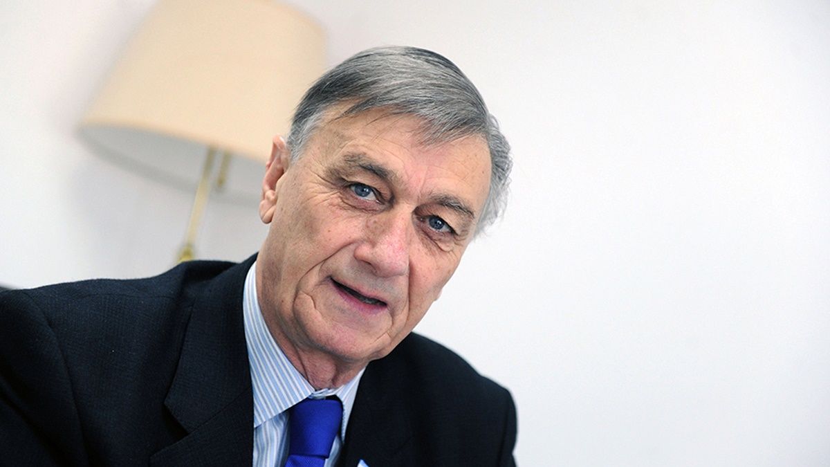 A la condición de abogado para ejercer el cargo, el gobernador Binner le sumó autolimitaciones más profundas. Amplió el consejo consultivo y estableció un proceso de selección similar al resto de los magistrados.