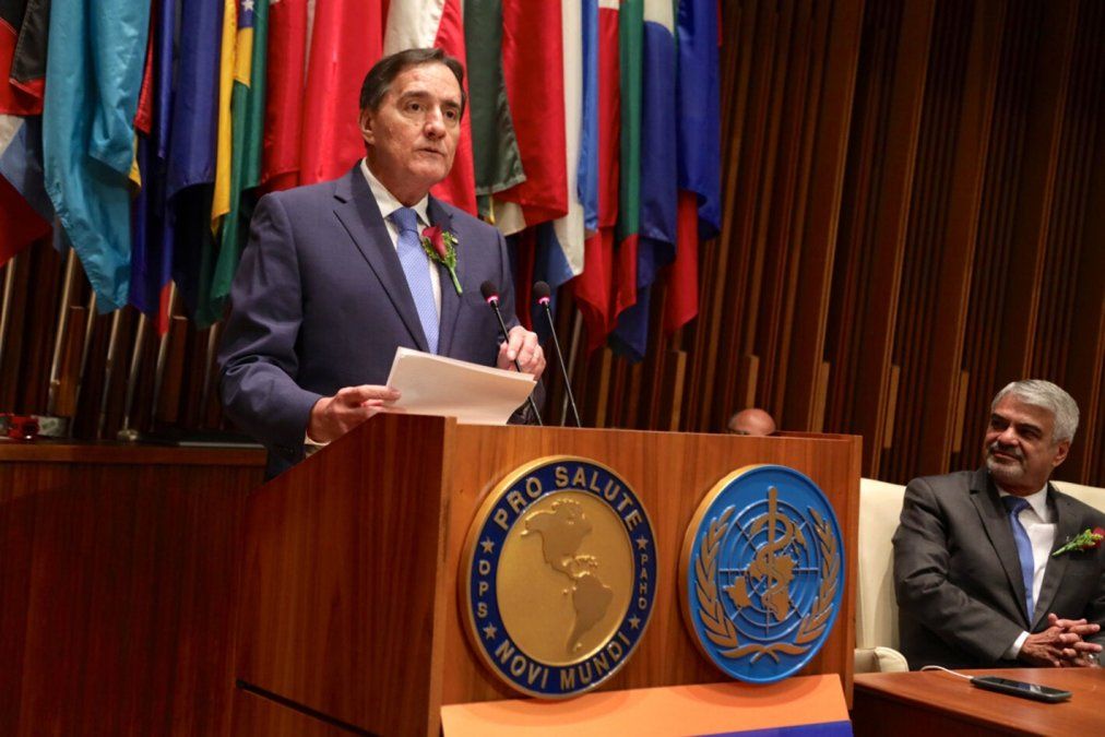 el subdirector de la oficina americana de la Organización Mundial de la Salud (OMS), Jarbas Barbosa, dijo que en los últimos siete días, América registró 745.000 nuevos casos y más de 18.000 muertes, unas cifras relativamente bajas comparadas al promedio semanal registrado dos meses atrás.