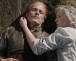 Una escena cargada de simbolismo que evoca el fantasma del pasado y la inevitable influencia del destino en la vida de Jamie y Claire.
