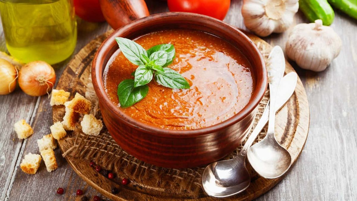 Es una sopa fácil de preparar y se puede disfrutar en cualquier momento del día.