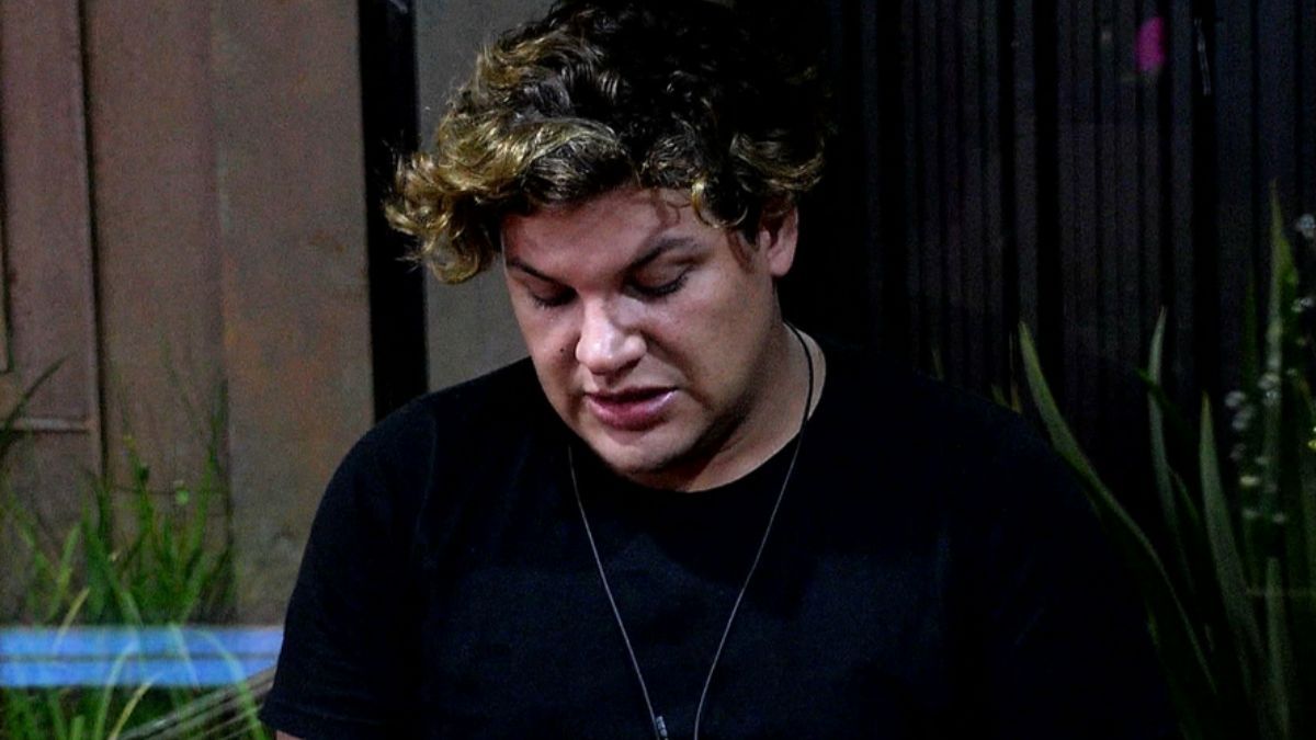 Emmanuel de Gran Hermano no aguanta más tras quedarse sin cigarrillos.