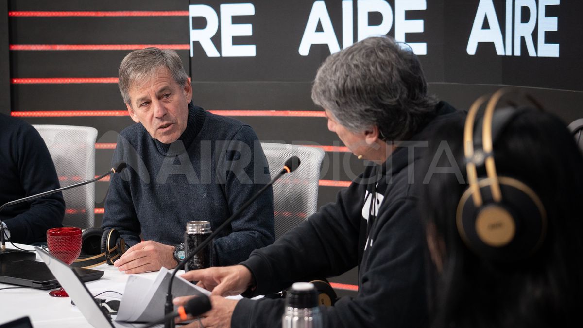 "El lunes me sentaré con Juan Pablo a tomar un café, de esos cafés largos, para empezar a hablar", dijo Jatón en AIRE. "El lunes me sentaré con Juan Pablo a tomar un café, de esos cafés largos, para empezar a hablar", dijo Jatón en AIRE.