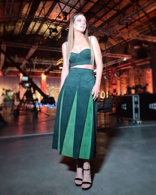 Vistió un conjunto de lujo con la prenda de la temporada.