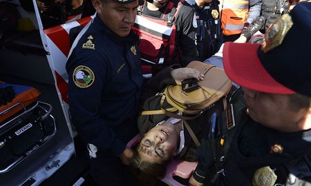 Al menos una persona murió y otras 57 sufrieron heridas por el choque entre dos trenes del Metro ocurrido este sábado en Ciudad de México. Al menos una persona murió y otras 57 sufrieron heridas por el choque entre dos trenes del Metro ocurrido este sábado en Ciudad de México.