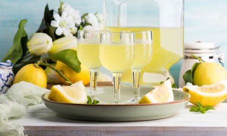 Cómo hacer limoncello casero: la receta fácil y rica para preparar el mejor licor italiano Cómo hacer limoncello casero: la receta fácil y rica para preparar el mejor licor italiano