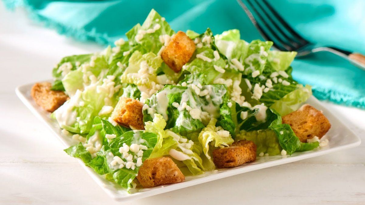 Cómo reparar una ensalada César con pollo de rechupete &nbsp;