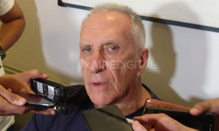 Luis Hilbert, dirigente del Club Atlético Colón, le restó importancia a la balacera ocurrida en la sede del club. Luis Hilbert, dirigente del Club Atlético Colón, le restó importancia a la balacera ocurrida en la sede del club.