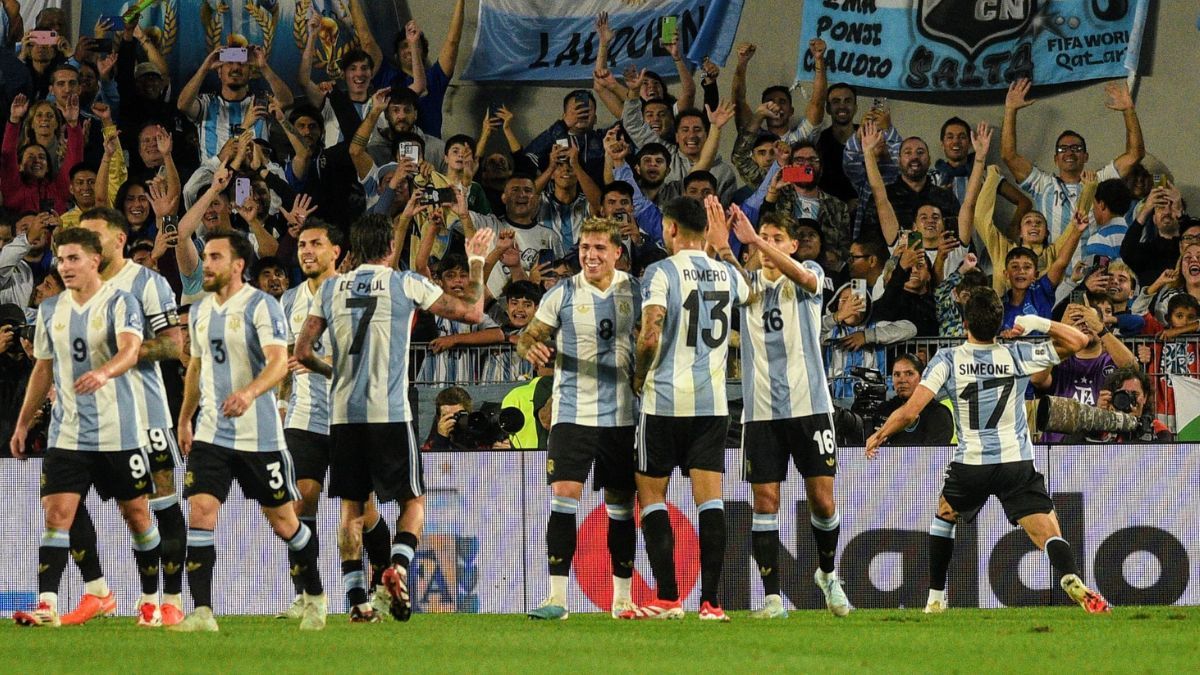 Argentina goleó 4 a 1 a Brasil. Julián Álvarez, Enzo Fernández, Alexis Mac Allister y Giuliano Simeone marcaron los tantos de la albiceleste.