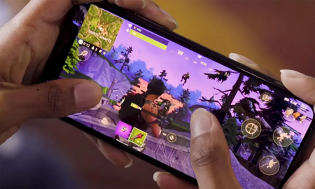 Fortnite vuelve a estar disponible en los dispositivos móviles gracias a Xbox Cloud Gaming, luego de que en 2020 haya sido retirado de la App Store de Apple. Fortnite vuelve a estar disponible en los dispositivos móviles gracias a Xbox Cloud Gaming, luego de que en 2020 haya sido retirado de la App Store de Apple.