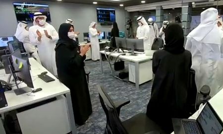 Los festejos en el Centro de Control del orbitador Hope, en Emiratos Árabes Unidos, este martes. Los festejos en el Centro de Control del orbitador Hope, en Emiratos Árabes Unidos, este martes.