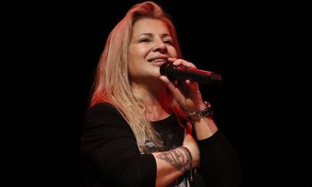 Dalila fue retirada en brazos del escenario durante su show en Avellaneda, Santa Fe. Dalila fue retirada en brazos del escenario durante su show en Avellaneda, Santa Fe.