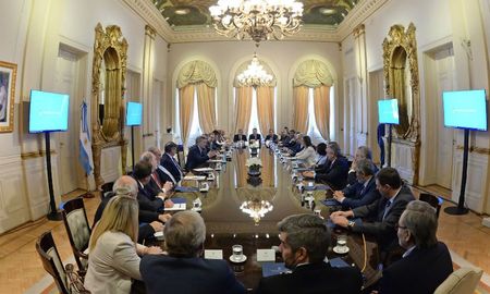 lifschitz, tras la reunion con macri: ?hay que aunar posiciones con otras provincias? lifschitz, tras la reunion con macri: ?hay que aunar posiciones con otras provincias?