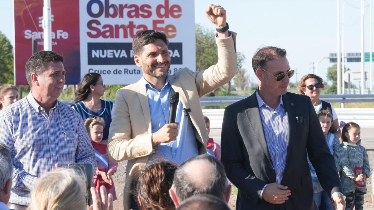 En primer lugar, el gobernador inaugur&oacute; la nueva rotonda en la intersecci&oacute;n de las rutas Provinciales N&ordm; 4 y 80s.