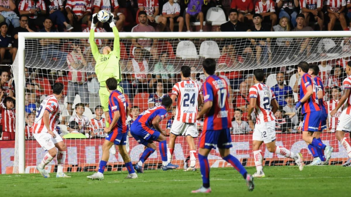 Orlando Gill sostuvo el cero en un partido en el que Unión tuvo más de diez situaciones claras para abrir el marcador.