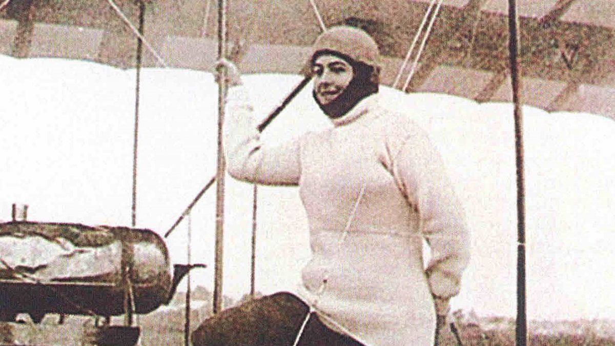 Como en Villa Lugano volaba poco y, además, no la dejaban hacerlo sola, Amalia se inscribió en la Escuela de Aviación de San Fernando. Sus instructores fueron el francés Marcel Paillete y, cuando se desencadenó la I Guerra Mundial y este se sumó a la Fuerza Aérea de su país, lo sucedió el uruguayo Ricardo Detomasi. Como en Villa Lugano volaba poco y, además, no la dejaban hacerlo sola, Amalia se inscribió en la Escuela de Aviación de San Fernando. Sus instructores fueron el francés Marcel Paillete y, cuando se desencadenó la I Guerra Mundial y este se sumó a la Fuerza Aérea de su país, lo sucedió el uruguayo Ricardo Detomasi.