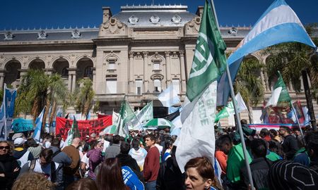 Docentes, estatales y médicos realizan un paro este miércoles en Santa Fe. Docentes, estatales y médicos realizan un paro este miércoles en Santa Fe.