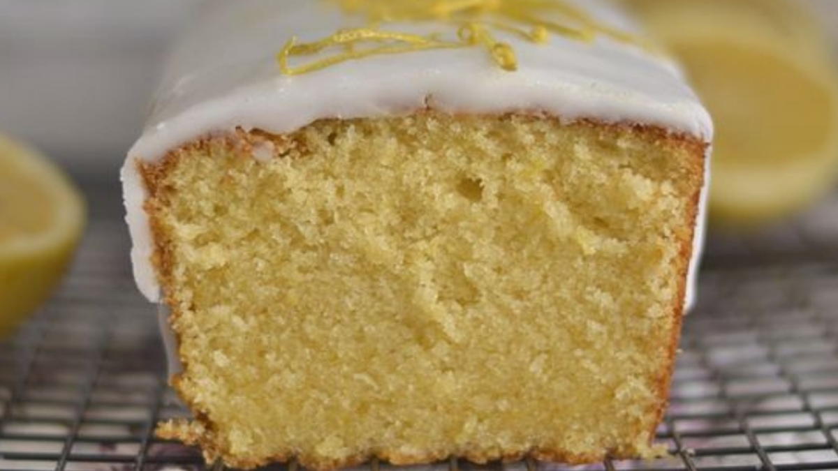 Cómo hacer un bizcochuelo de limón sin leche y ¡en 3 pasos!