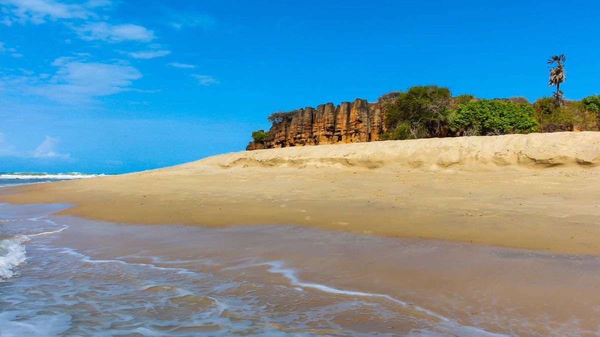 Los vientos constantes transformaron a esta playa en un polo elegido para deportes acu&aacute;ticos.