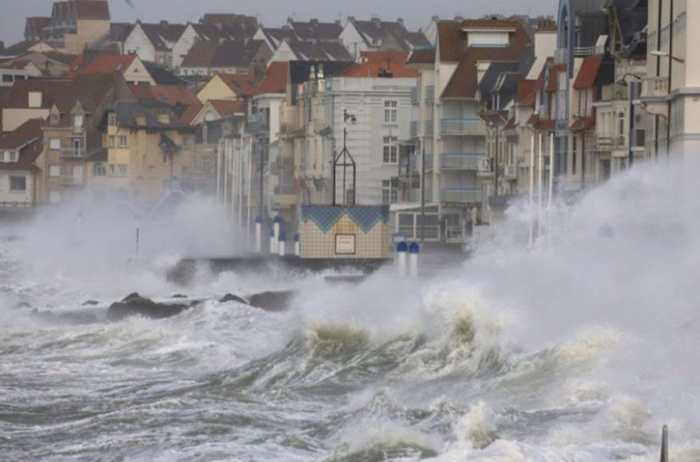 La tormenta Eunice azota Europa y deja hasta el momento un saldo de 16 muertos.