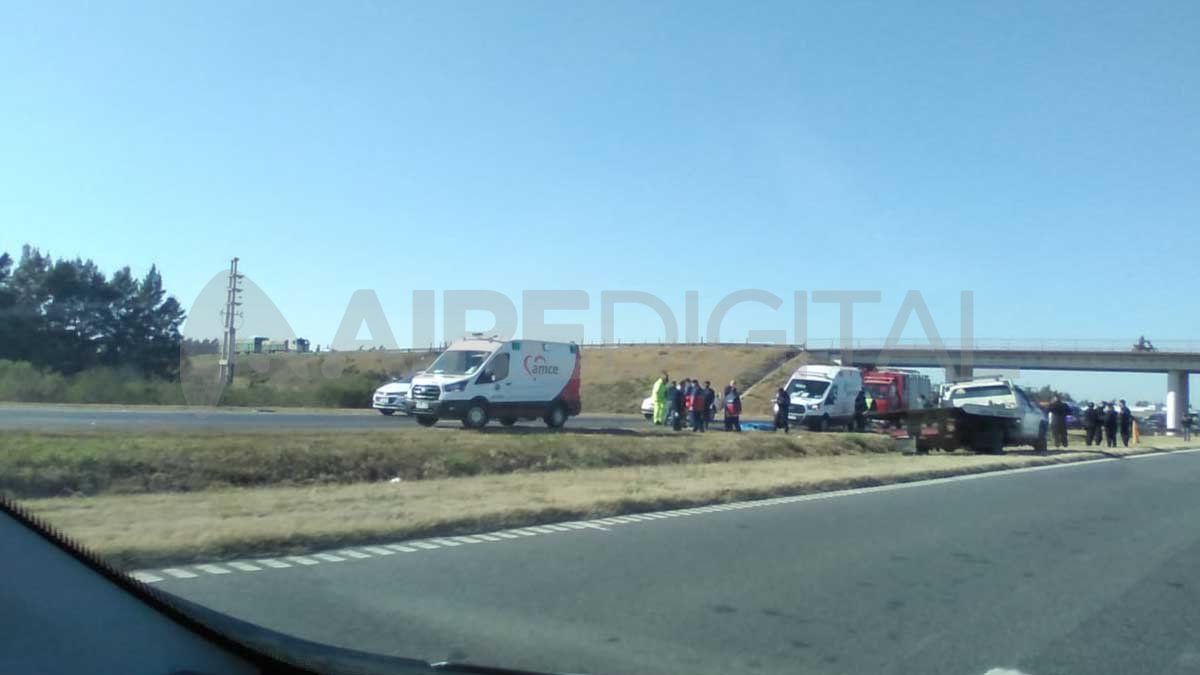 El accidente se produjo cerca de las 11.30 a la altura del kilómetro 18 de la autopista Santa Fe-Rosario.