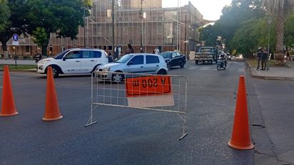 Nuevos cortes de tránsito en Bulevar Pellegrini y el centro de Santa Fe: horarios, tramos afectados y desvíos de colectivos