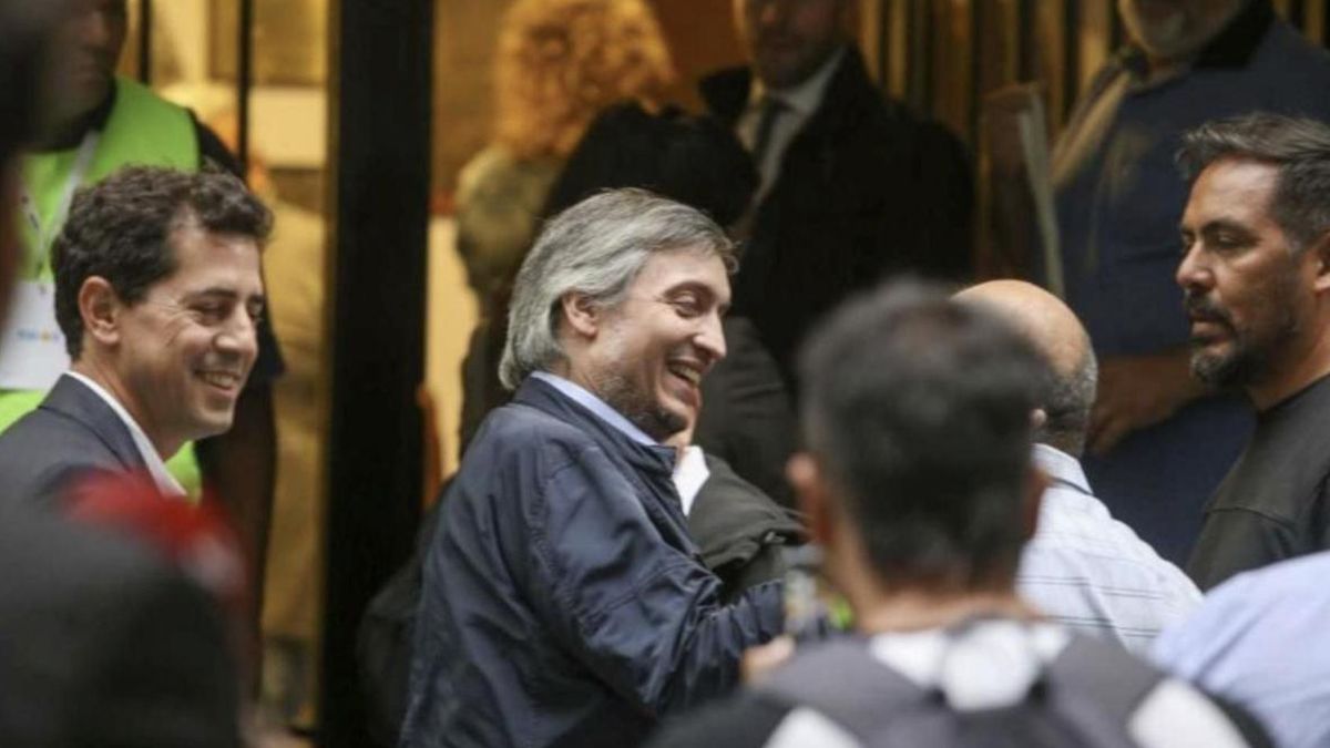 La sorpresa de la jornada la dio Máximo Kirchner al hacerse presente en la sede del PJ.