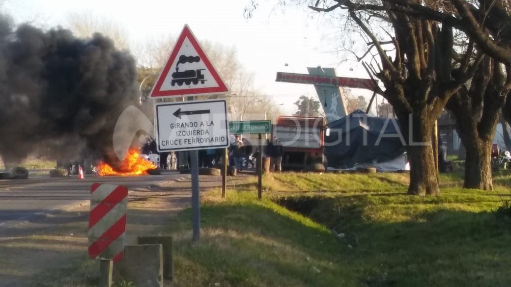 Trabajadores de la Comuna de Maciel cortan la Ruta 11