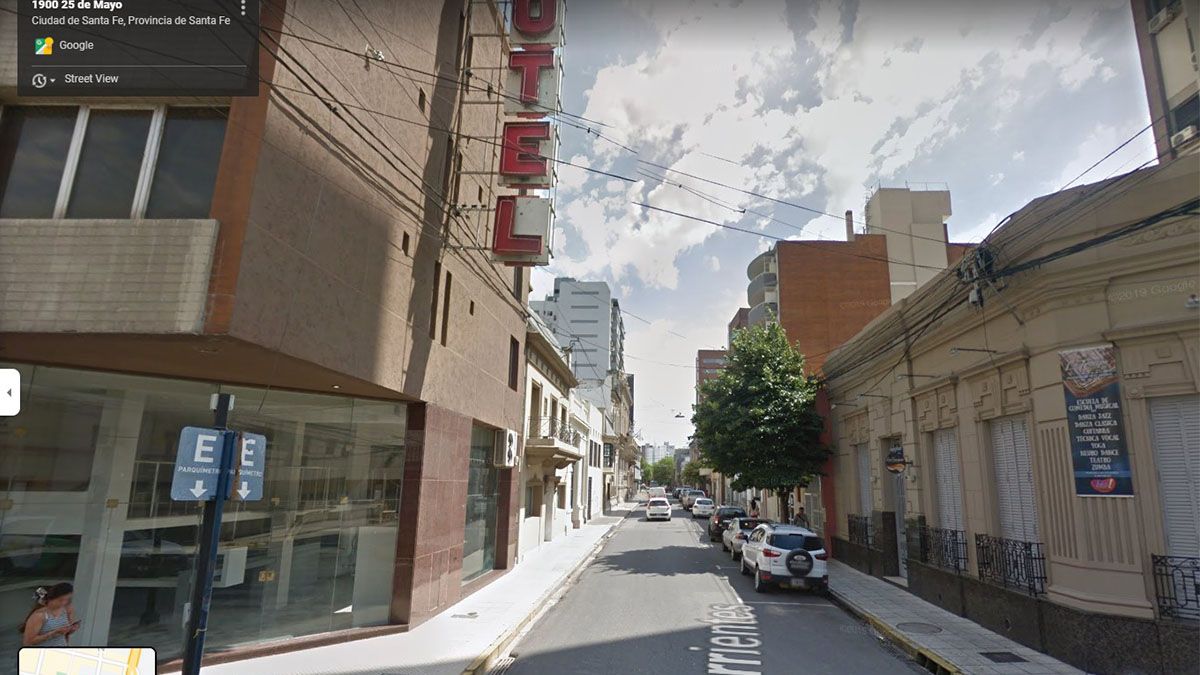 El hombre fue trasladado por una ambulancia desde una casa de Corrientes 2500