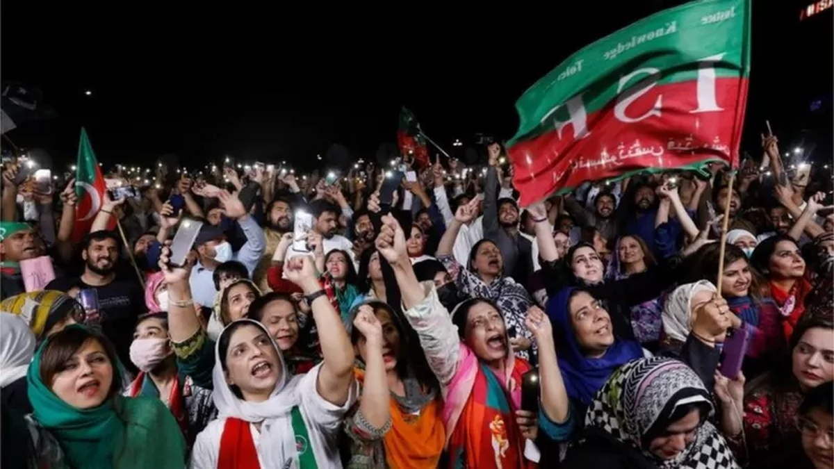 Los partidarios de Imran Khan organizaron manifestaciones masivas en la capital, Islamabad.