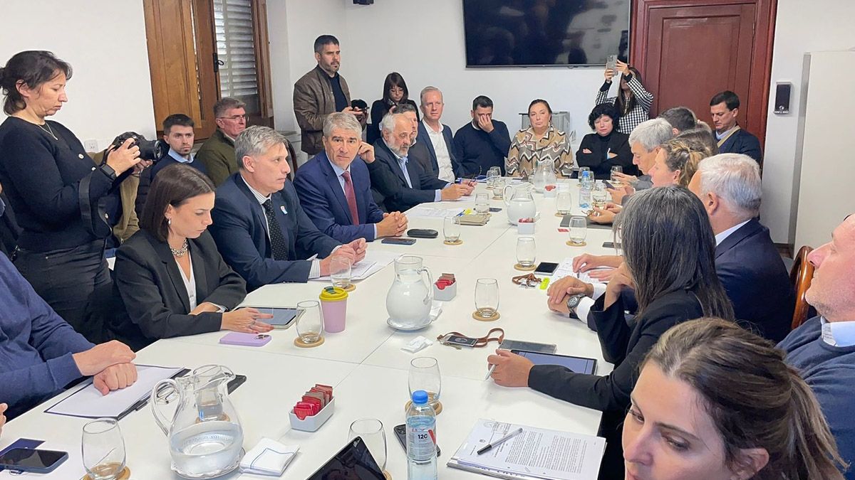 Los ministros Bastia y Olivares concurrieron a la Legislatura santafesina para reunirse con diputados integrantes de la comisión de Presupuesto.