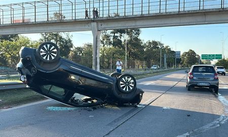 El accidente se produjo en horas de la tarde en el cruce entre Barrio Centenario y Varadero Sarsotti. El accidente se produjo en horas de la tarde en el cruce entre Barrio Centenario y Varadero Sarsotti.