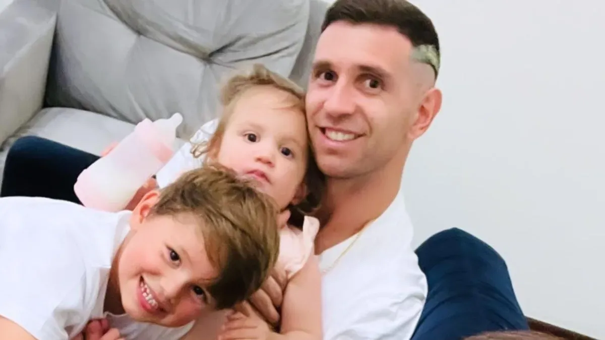 Así es la sorprendente casa del Dibu Martínez: un interiores de ensueño y al estilo inglés