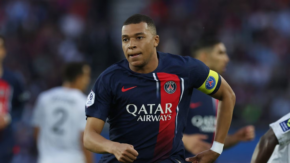 París Saint-Germain no le renovaría el contrato a Mbappé y activará la cláusula de salida. París Saint-Germain no le renovaría el contrato a Mbappé y activará la cláusula de salida.