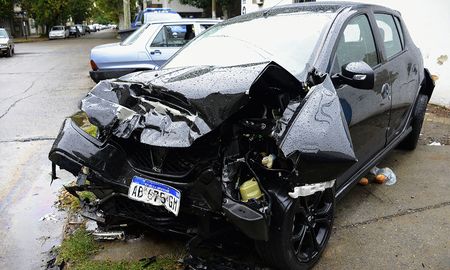 Un hombre de 43 años y su hijo de 8 murieron el sábado a la noche en la zona sur de Rosario, luego de que dos conductores que corrían picadas embistieran el auto en el que se trasladaban. Un hombre de 43 años y su hijo de 8 murieron el sábado a la noche en la zona sur de Rosario, luego de que dos conductores que corrían picadas embistieran el auto en el que se trasladaban.