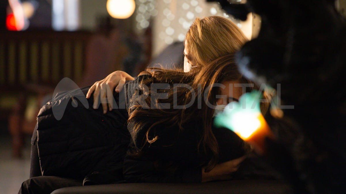 Familiares de Reutemann acompañan el traslado de los restos del senador.