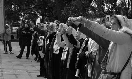 Familiares de desaparecidos y detenidos por razones políticas de Santa Fe manifestaron su apoyo al proyecto para transferir Campo Militar San Pedro a la provincia. Familiares de desaparecidos y detenidos por razones políticas de Santa Fe manifestaron su apoyo al proyecto para transferir Campo Militar San Pedro a la provincia.