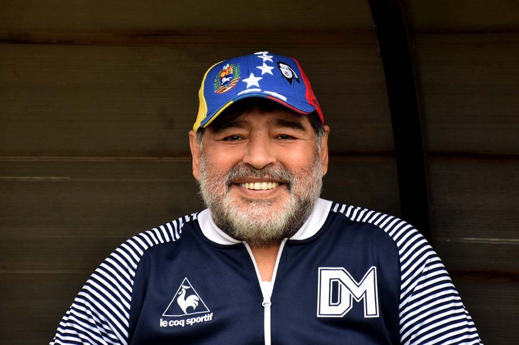 Si hacía lo que me dijeron, lo boxeaba de lunes a viernes, Maradona sobre Riquelme