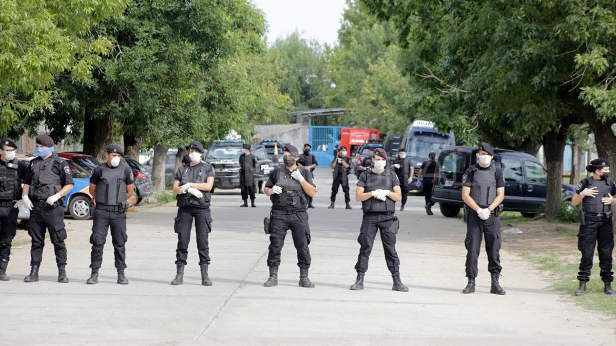 As&iacute; custodi&oacute; personal policial las inmediaciones del penal.&nbsp;