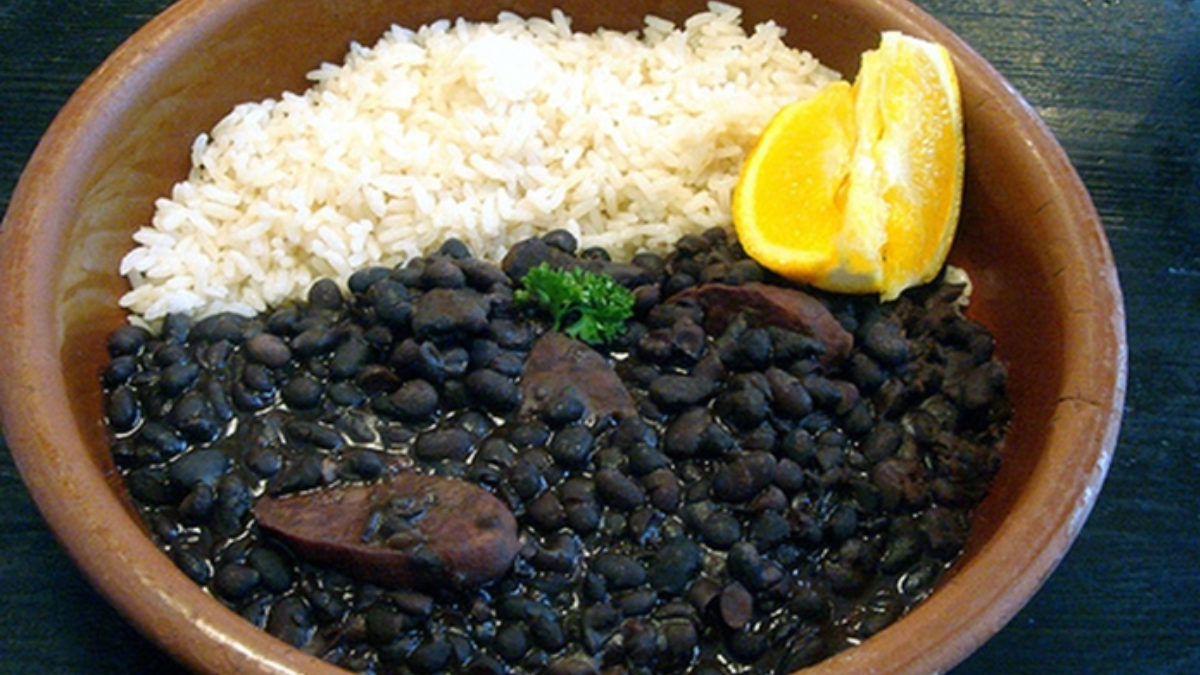 Receta de feijoada casera.