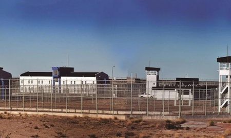 En un contexto de faltante de vacunas, la controversia estalló en los últimos días en la provincia que conduce el gobernador Mariano Arcioni porque, en el listado de los internos vacunados, había detenidos que no están considerados como parte de la población con factores de riesgo, y que están acusadas o condenadas por delitos graves como asesinatos, femicidios y narcotráfico. En un contexto de faltante de vacunas, la controversia estalló en los últimos días en la provincia que conduce el gobernador Mariano Arcioni porque, en el listado de los internos vacunados, había detenidos que no están considerados como parte de la población con factores de riesgo, y que están acusadas o condenadas por delitos graves como asesinatos, femicidios y narcotráfico.