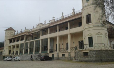 La historia fantasmal de un hotel antiguo ubicado en Córdoba. La historia fantasmal de un hotel antiguo ubicado en Córdoba.
