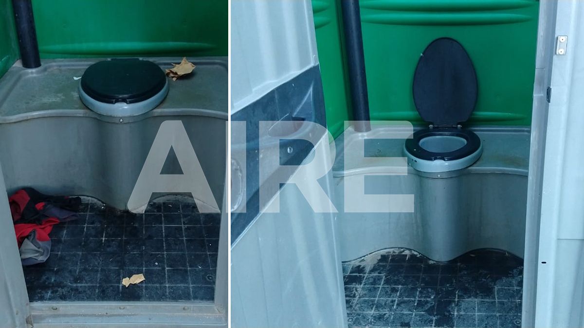 Así están los baños químicos del Parque Garay.