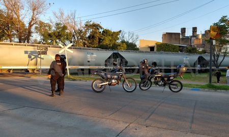 Por la embestida, policías de la Motorizada realizaron un corte del tránsito. Por la embestida, policías de la Motorizada realizaron un corte del tránsito.