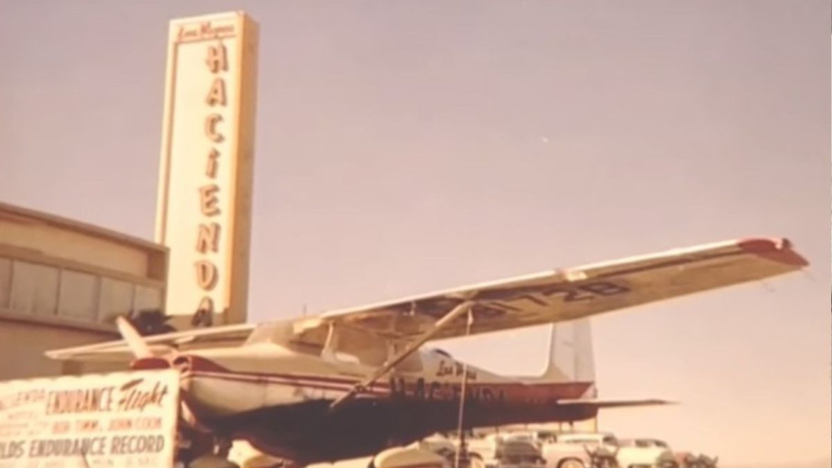 El Cessna 172 Skyhawk modificado fue exhibido frente al Hacienda Hotel & Casino. Un particular lo compró en 1960 y, uno de los hijos de Timm, que ubicó la aeronave en Canadá, la trajo de regreso a Las Vegas en 1988. El Cessna 172 Skyhawk modificado fue exhibido frente al Hacienda Hotel & Casino. Un particular lo compró en 1960 y, uno de los hijos de Timm, que ubicó la aeronave en Canadá, la trajo de regreso a Las Vegas en 1988.