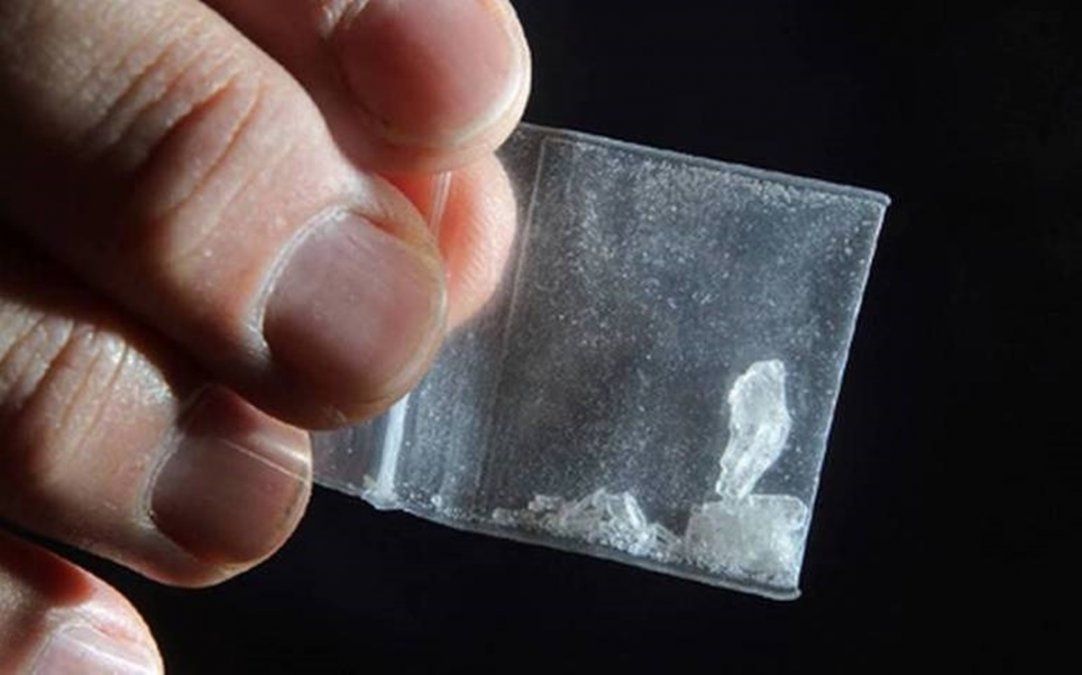 El cristal es una metanfetamina que afecta el sistema nervioso central. Su estructura química es similar a la de la anfetamina.