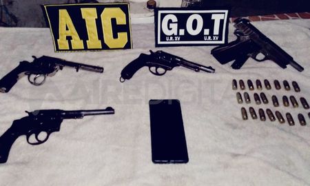 Armas y municiones, el resultado del allanamiento a la casa del sospechoso. Armas y municiones, el resultado del allanamiento a la casa del sospechoso.
