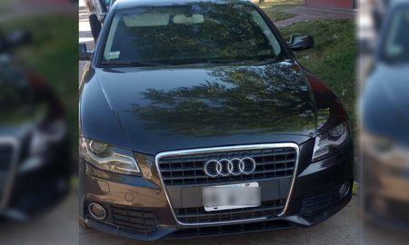 El auto estaba estacionado fuera del pasillo donde funcionaba el bunker de drogas desbaratado.&nbsp;