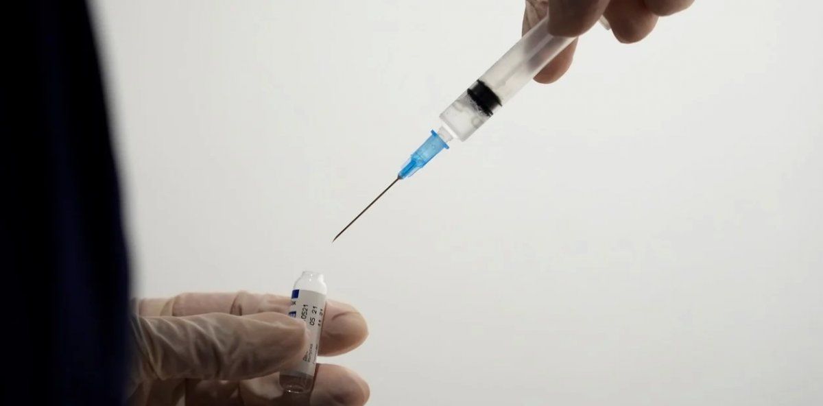 Diversos estudios afirman que la combinación de vacunas covid es eficaz y segura.