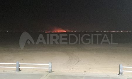 El incendio en la zona de islas se puede ver desde la Costantera de Santa Fe. El incendio en la zona de islas se puede ver desde la Costantera de Santa Fe.